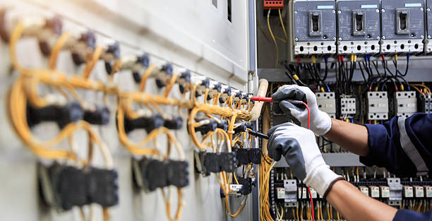 Professional Electrician technician working in Oakridge, OR